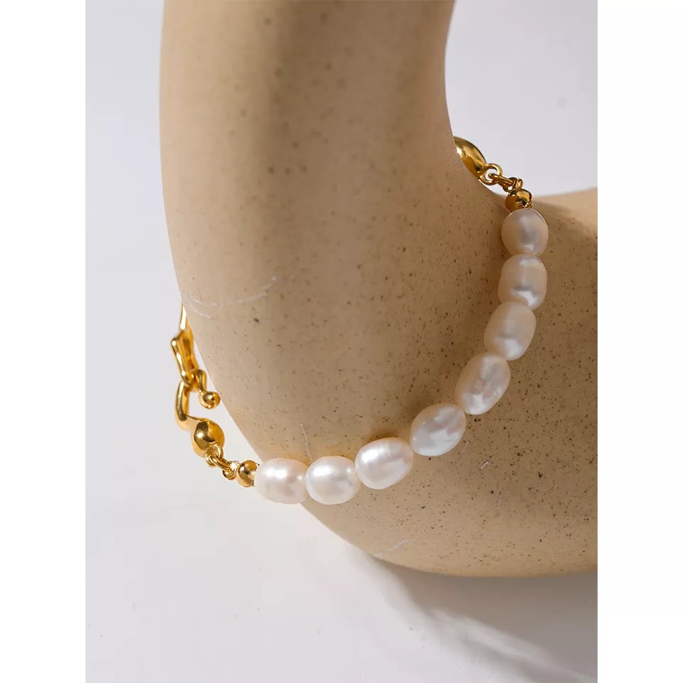 MAISY - Luxury Fresh Water Pearl Clip Closed Bangle - Eid Collection